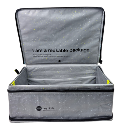 Offene Mehrweg-Versandbox mit Schriftzug